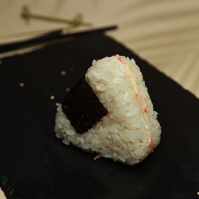 Онигири Краб микс в Хихи хаха по цене 200 ₽