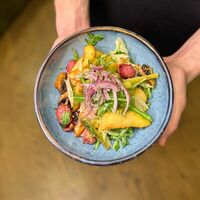 Салат с охотничьими колбасками в Дом 15