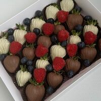 Клубника в шоколадев Allowberry