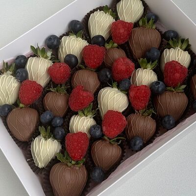 Клубника в шоколадев Allowberry по цене 5950 ₽