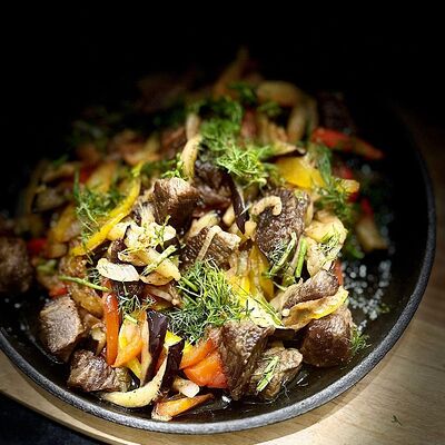 Жаркое из копченого мяса в Триумф по цене 650 ₽