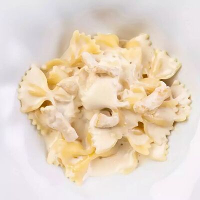 Детская паста в сливочном соусе с курицей в Tao Sushi Lab по цене 590 ₽