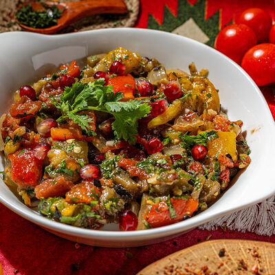 Традиционный холодный аджапсандали с лепешкой пури в Хачапури по цене 520 ₽