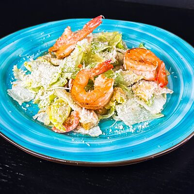 Салат Цезарь с креветками в ЖаРим в КайФ по цене 600 ₽