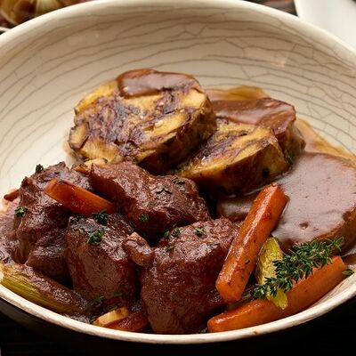 Телячьи щеки с Brezelknodel в Линдерхоф по цене 1995 ₽