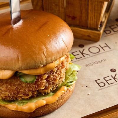 Бургер Бешеная креветкав Restobar Бекон по цене 990 ₽