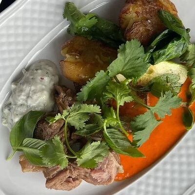 Томленый барашек с овощами в Salva dor bistro по цене 750 ₽
