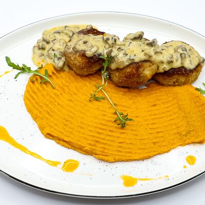 Котлеты из щуки и судака со сливочно-грибным соусом в Собрание по цене 885 ₽