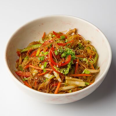 Рисовая лапша с овощами в Avo kitchen & bar по цене 550 ₽