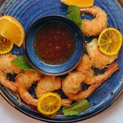 Тигровые креветки в катаифи с апельсином в Роланд по цене 930 ₽