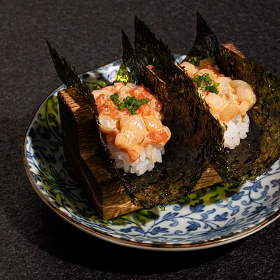 Хэнд-ролл Chef’s Special в Self Edge Japanese по цене 900 ₽