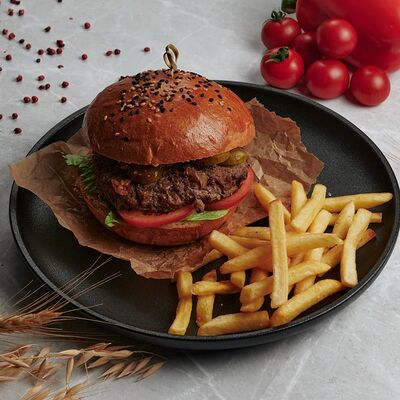 Бургер с телятинойв Merzen по цене 730 ₽