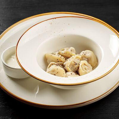 Пельмени с тремя видами мяса в Бк первый по цене 550 ₽