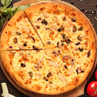 Пицца Селена в Пиццерия Papa Pizza по цене 570 ₽