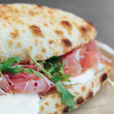 Сандвич с прошутто в Pizza Volante по цене 960 ₽