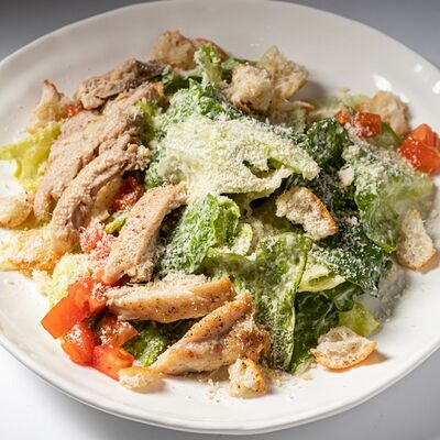 Цезарь с Курочкой в Тирольские пироги по цене 550 ₽