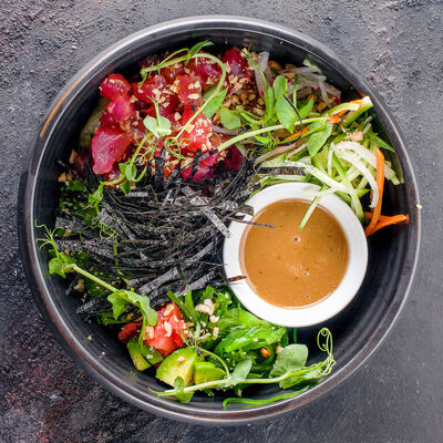 Гавайский салат-боул Ахи Поке с филе тунца и авокадо в BonoBo по цене 790 ₽