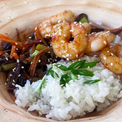 Креветки в соусе терияки с овощами татаки в Kamakura по цене 1200 ₽