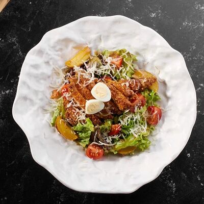 Салат с хрустящей курицей в Anooka по цене 550 ₽