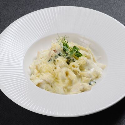 Паста с куриной грудкой и вялеными томатами в Акватория по цене 690 ₽