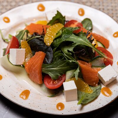 Салат с апельсином и лососем в Maki Family по цене 439