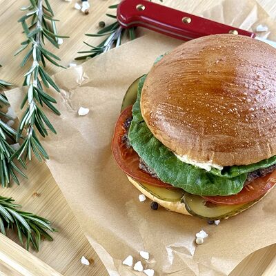 Бургер из говядины в Корпус О бар по цене 480 ₽