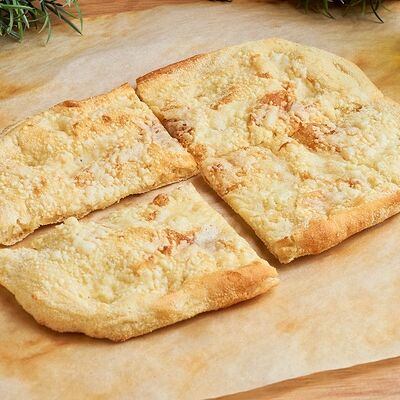 Фокачча с пармезаном в De Paris БИСТРО по цене 590 ₽