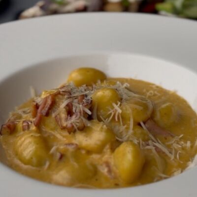 Ньокки с копчёной грудинкой и чеддером в PastaBar по цене 24 р.