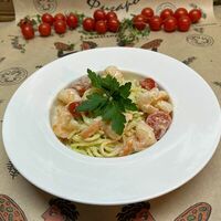 Паста Фетучини с креветками и кабачками в Фигаро