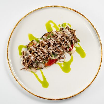 Салат с рваным мясом и овощами гриль в Космос по цене 750 ₽