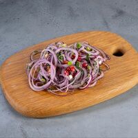 Маринованный лук в КУЗНИЦА ГОРЯЧЕГО ХЛЕБА