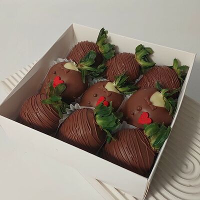 Клубника в шоколаде Джентельмен в Klubnichno по цене 2470 ₽