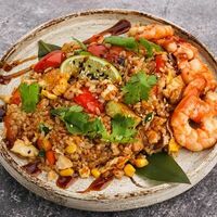 Жареный рис по-тайски в Tuk Tuk Asian Food