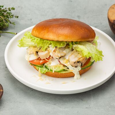 Бургер Цезарь в Вкусный цыпленок по цене 560 ₽