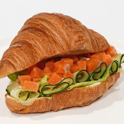 Круассан с лососем в ЗАКАЗУУМ ZAKAZOOM по цене 743 ₽