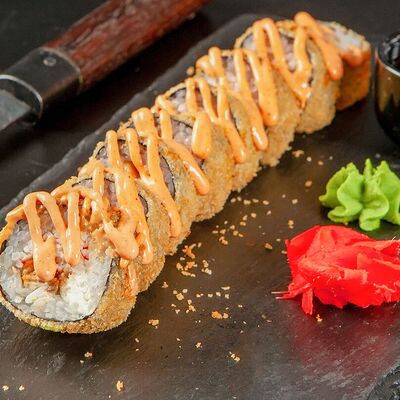 Gq-ролл с копченым лососем и креветками в темпуре в Рыбин Гуд Sushi Premium по цене 820 ₽