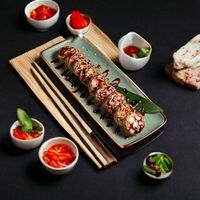 Горячий ролл Эби в Uchu Sushi Yaki