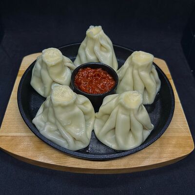 Хинкали свино-говяжьи отварные в Кафе сон у моря по цене 500 ₽