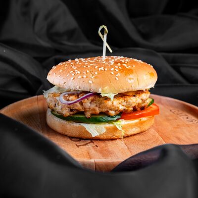 Бургер с куриной котлетой в Gatsby по цене 630 ₽
