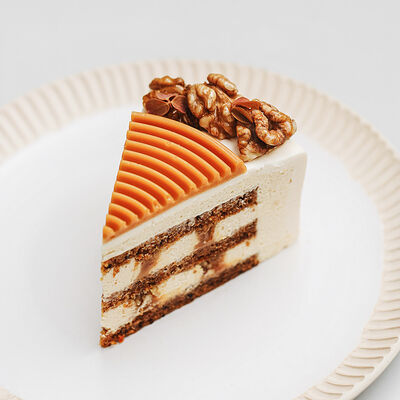 Морковный торт с карамелью в Angel Cakes по цене 850 ₽
