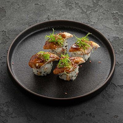 Фирменный ролл с угрём в Вода & Еда по цене 987 ₽