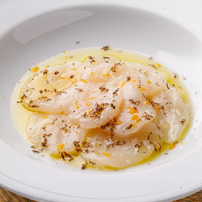 Гребешок с черным трюфелем и соусом ладолемоно в Salone Pasta & Bar по цене 1650 ₽
