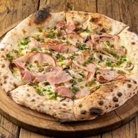 Бьянко с окороком и грибами в Сыроварня