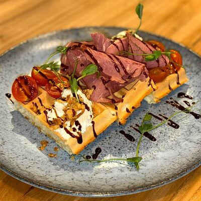 Вафля с пастрами в Френдс по цене 790 ₽