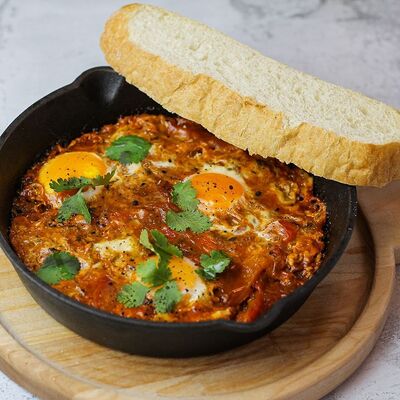 Шакшука в MON PARIS по цене 550 ₽