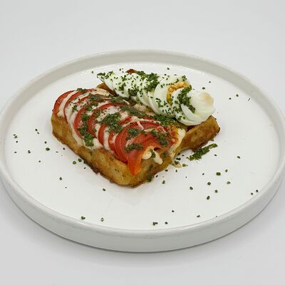 Картофельная вафля, томат, яйцо, моцареллав Coffee Room Coworking по цене 760 ₽