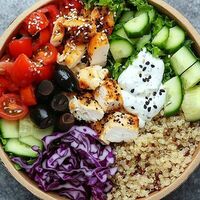 Греческий боул с курицейв Севи Бистро