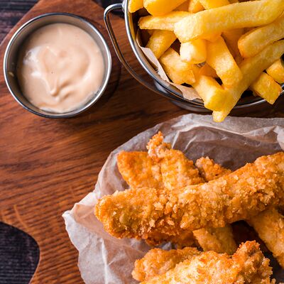 Стрипсы с картофелем фри и соусом ранч в Stella Lounge по цене 27 р.