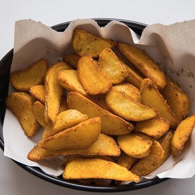 Картофельные дольки со специями в Pomodoro Royal по цене 288 ₽