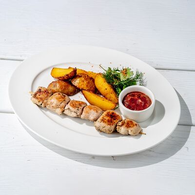 Шашлык из курицы с картофелем гриль в Перчини по цене 660 ₽